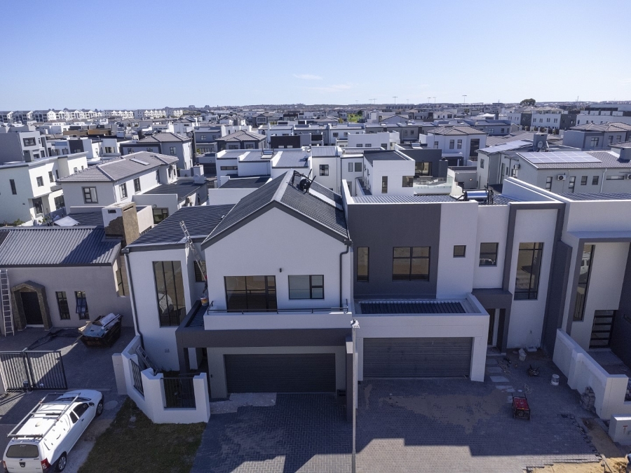 To Let 4 Bedroom Property for Rent in Cape Farms Western Cape